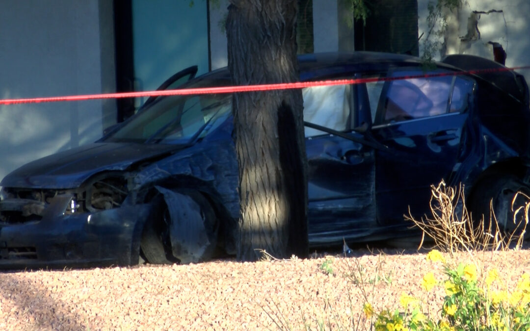Aparatoso accidente en El Paso deja vehículo volcado y genera preocupación entre padres de familia