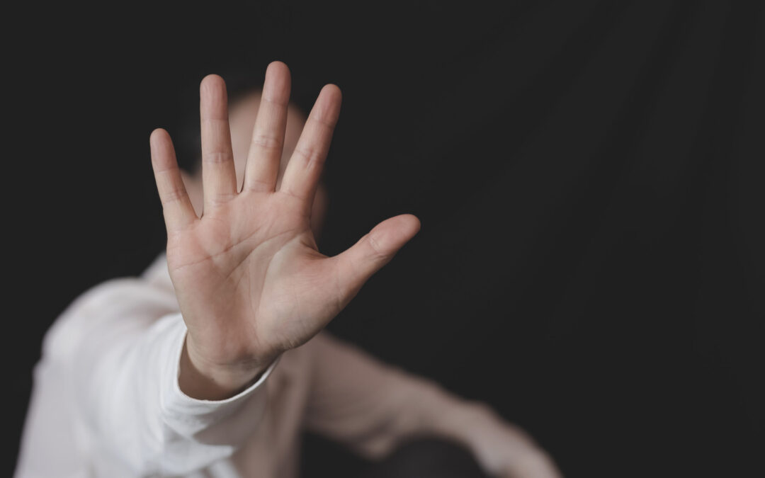 Organizaciones que ayudan a victimas de abuso recuerdan que la violencia domestica no siempre es fisica y que puede presentarse de muchas formas