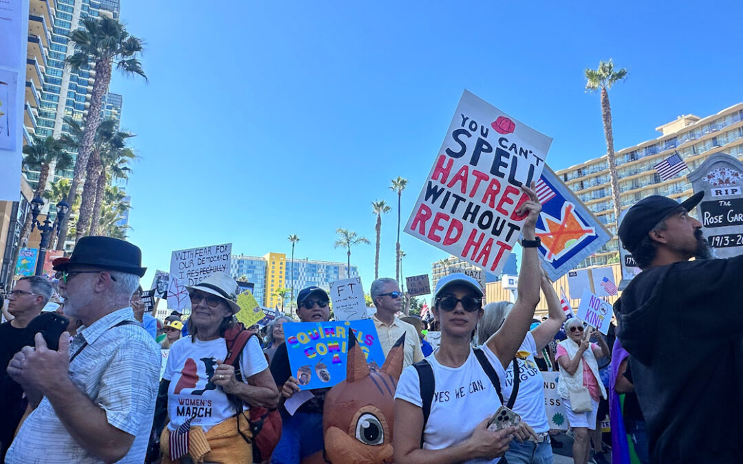 “No Reyes”: Miles de personas en San Diego se unen al movimiento nacional