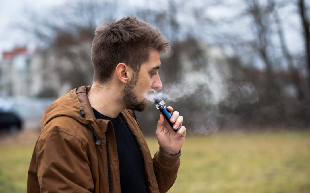 Escuelas intermedias de Colorado alertan por repunte “alarmante” del vapeo entre adolescentes