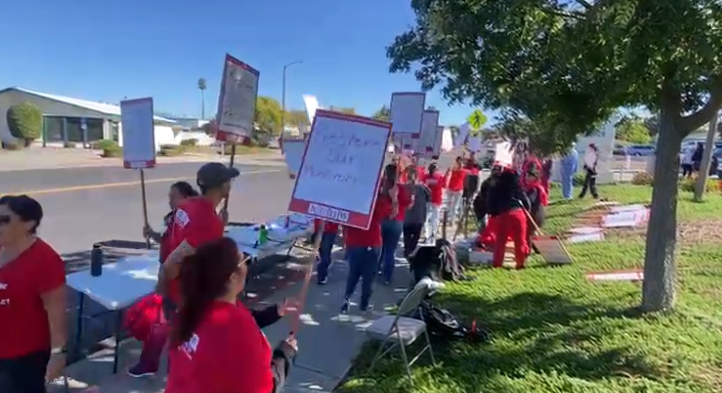 Trabajadores de la salud protestan en Hazel Hawkins por pérdida de beneficios