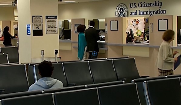 USCIS elimina pagos con cheques y money orders para trámites migratorios