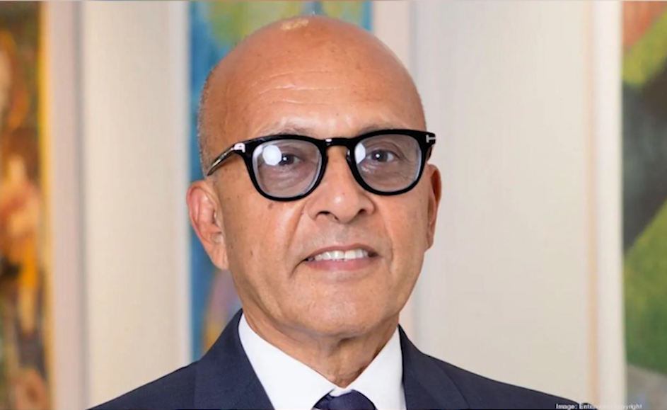 Walter Ulloa: inmortalizan su legado dedicando 1 oficina postal en Brawley a pionero de Entravision