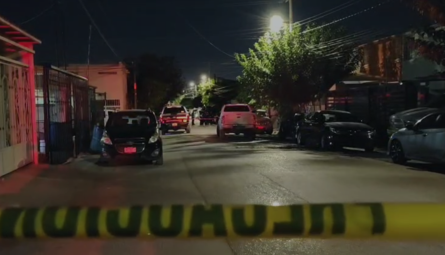 Masacran a tres hombres frente a familiares, en la Infonavit