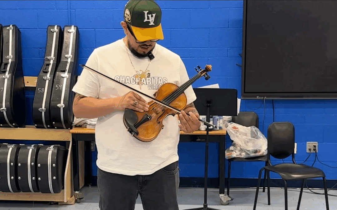 Héroe sin capa: Angel dedica su vida a mejorar la de los niños del valle