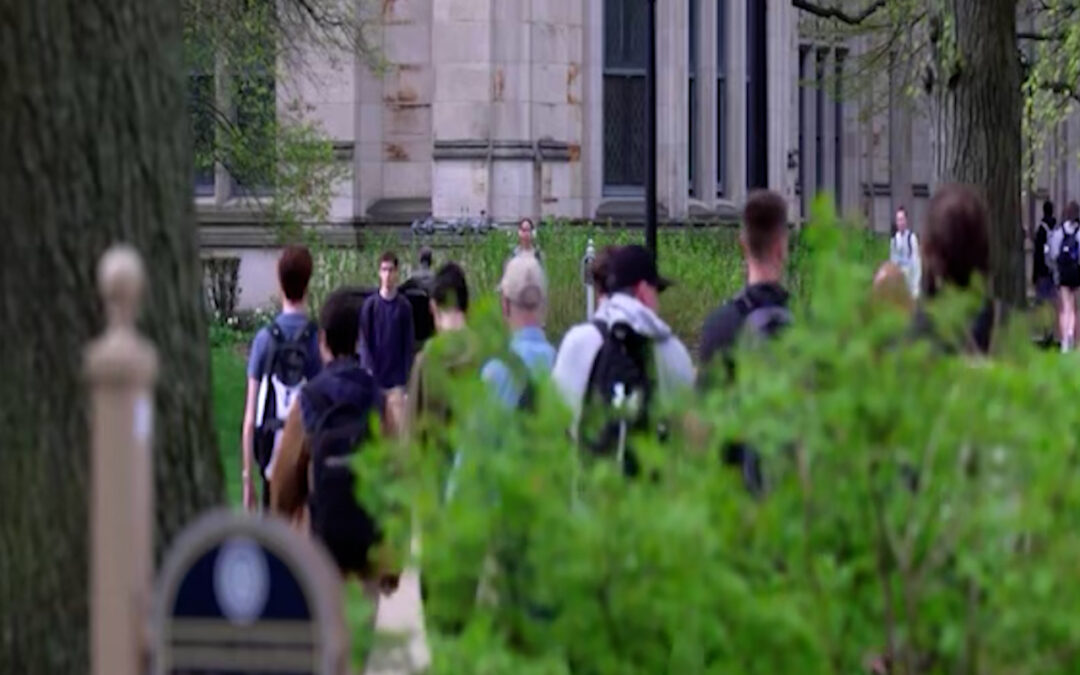 Costo de la educación impulsa a más jóvenes a buscar apoyo comunitario