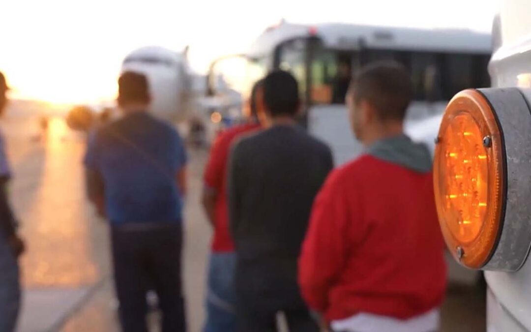 Gobierno de Trump dice que ha deportado a más de 500,000 inmigrantes indocumentados desde enero