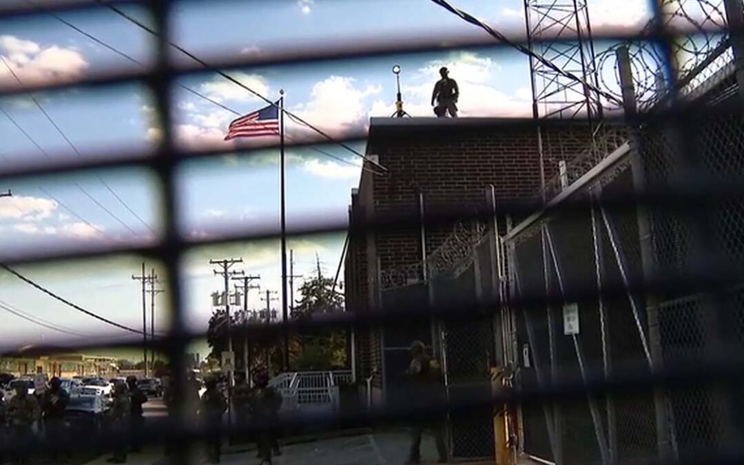 Aprueban medidas para frenar a falsos agentes federales y limitar la entrada de ICE