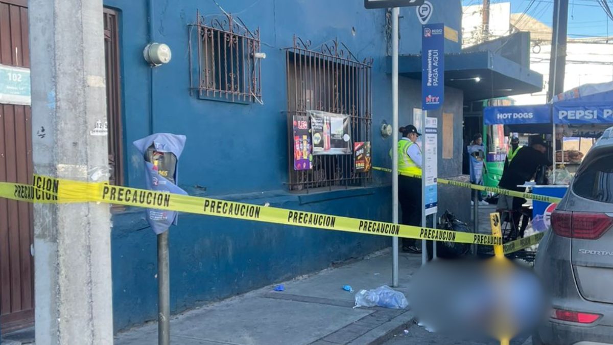 Trágica muerte de un hombre en las calles del Centro de Monterrey por posibles causas médicas