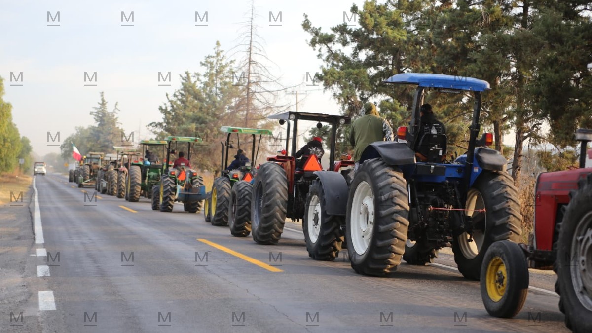 Guanajuato Agricultores Protestan en Tractores contra la Ley de Aguas Nacionales