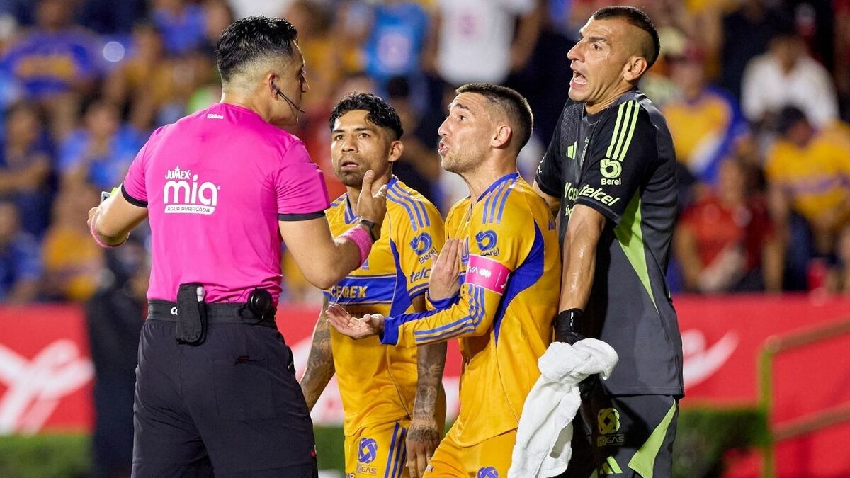 El árbitro que pitó penales para Tigres: el familiar del Chuletita y su rechazo por Cruz Azul