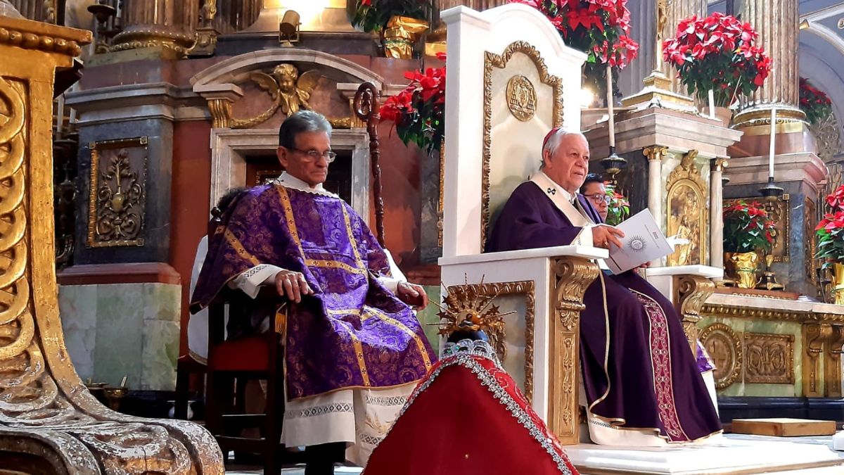 Arzobispo de Puebla Enciende Vela de Adviento en un Llamado a la Paz y el Descanso de Joseline