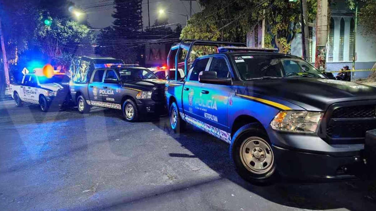 Tiroteo en Azcapotzalco: Pareja atacada a balazos dentro de su auto; un fallecido
