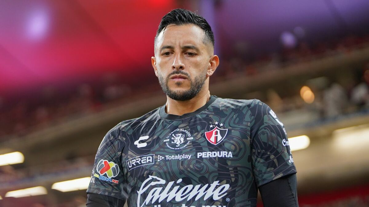 Camilo Vargas renueva con el Atlas: un compromiso de tres años en el fútbol mexicano