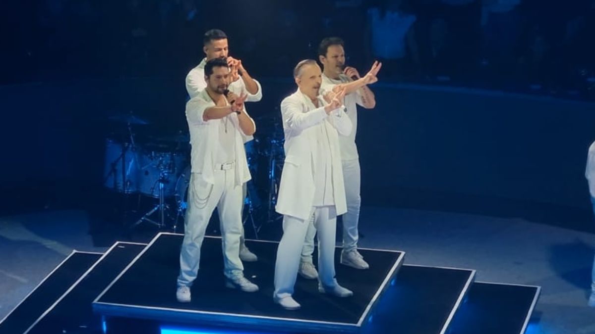 Miguel Bosé Brilla en Monterrey con un Concierto Íntimo de Éxito