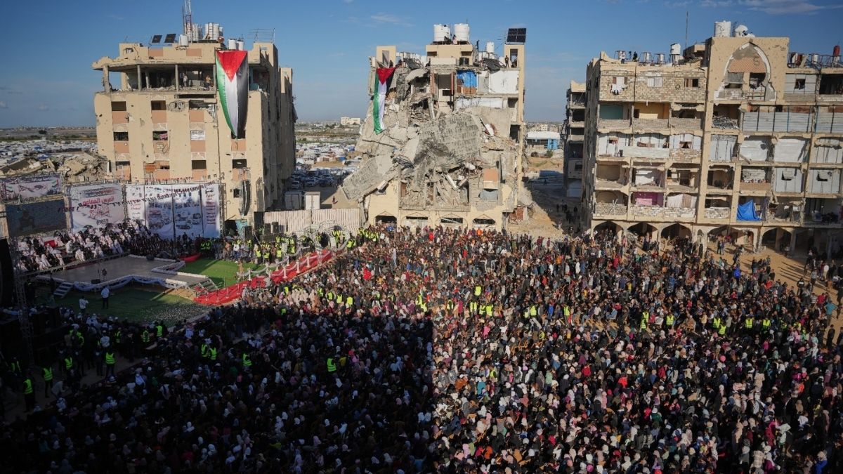 Bodas Masivas en Gaza: Cincuenta y Cuatro Parejas Palestinas Celebran un Evento de Esperanza