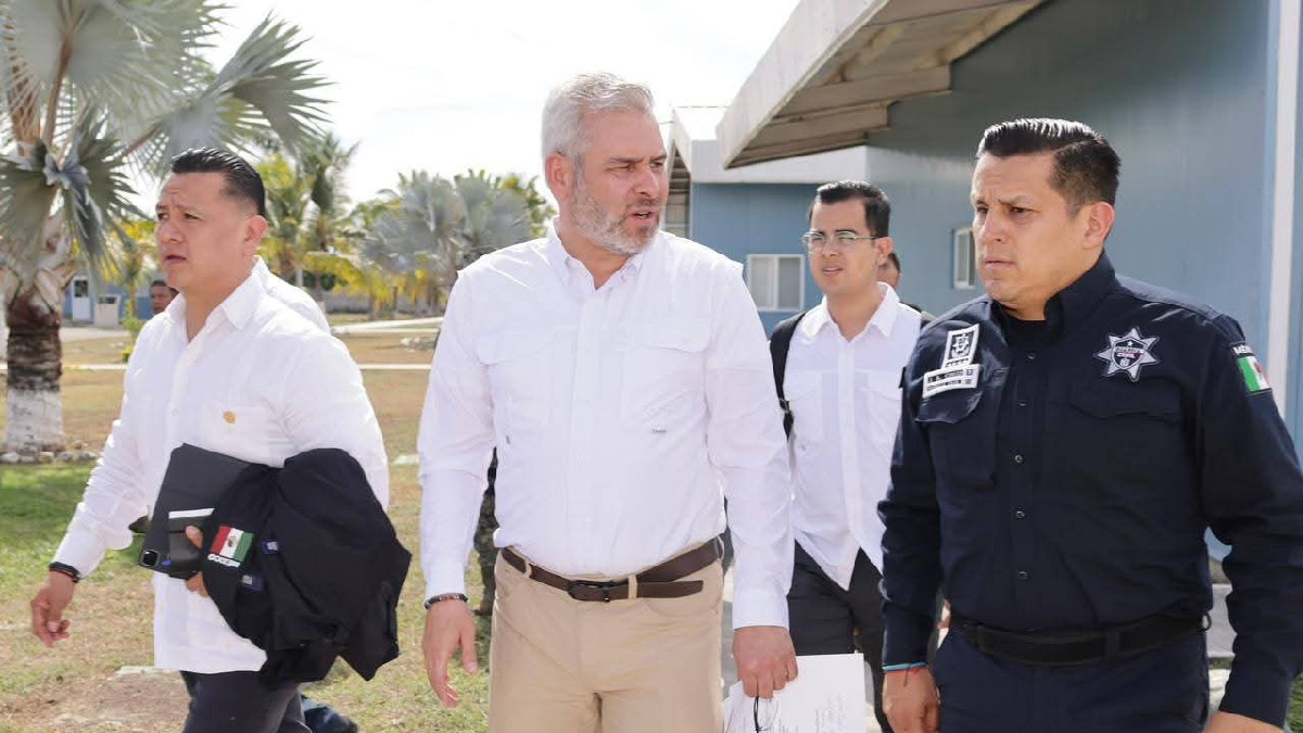 Gobernador Alfredo Ramírez Bedolla asegura atención inmediata a víctimas de explosión en Coahuayana