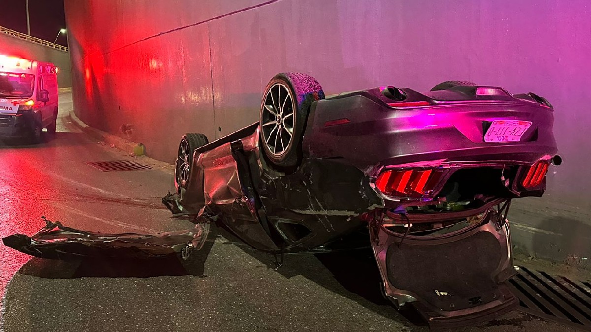 Impactante volcadura de Mustang en la carretera Torreón-Matamoros: conductor se da a la fuga