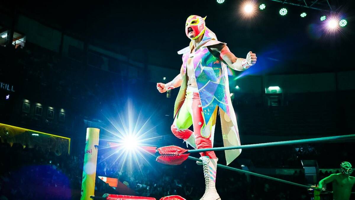 Impactante Caída de Neón en el Ring: Un Lance que Salió Mal | Video Exclusivo