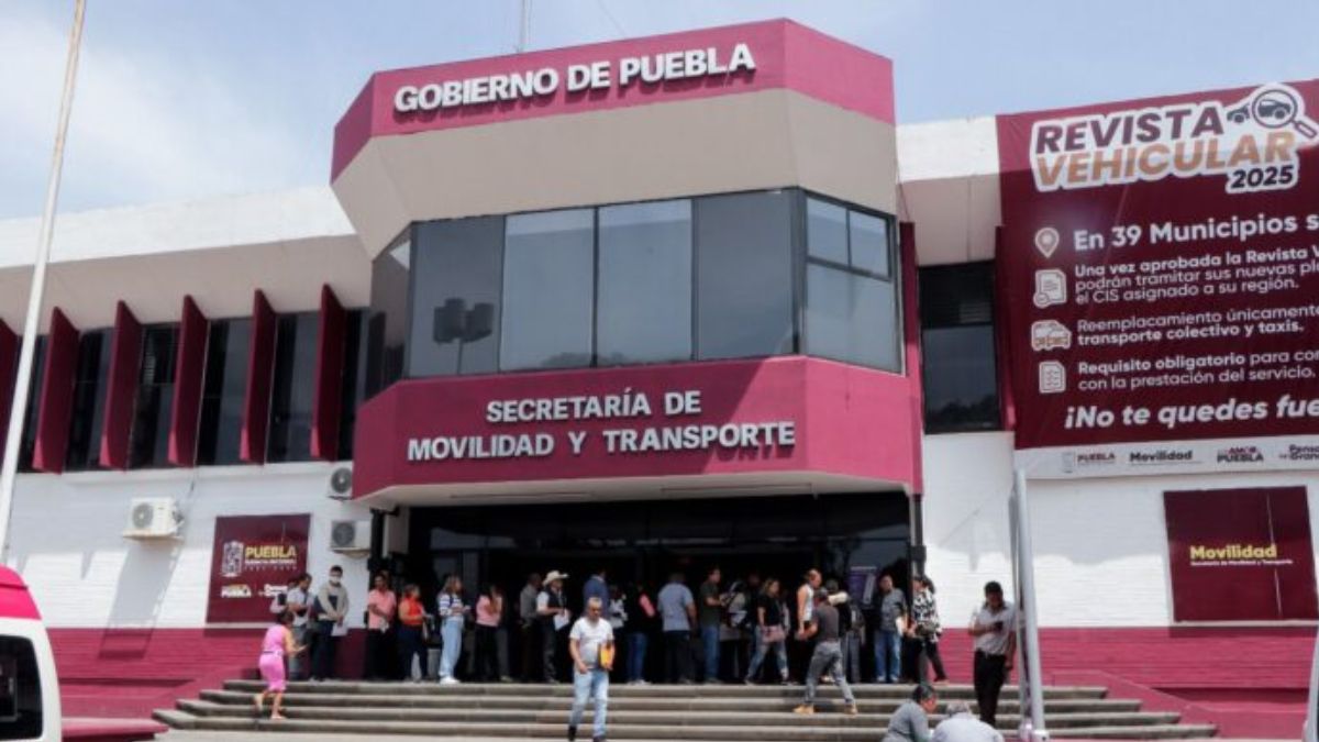 Coyotes en las filas de los trámites de la SMT de Puebla: Autoridades desmienten las denuncias