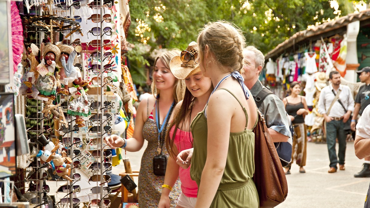 Suprema Corte Blocks Tax on Foreigners in Puerto Vallarta: A Win for Tourism