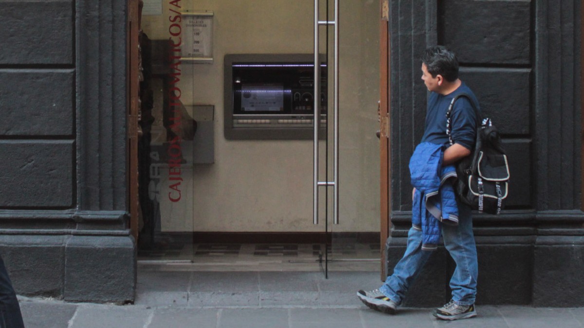 Robo a Cuentahabientes en Puebla: El Modus Operandi de los Ladrones que Infiltran Bancos