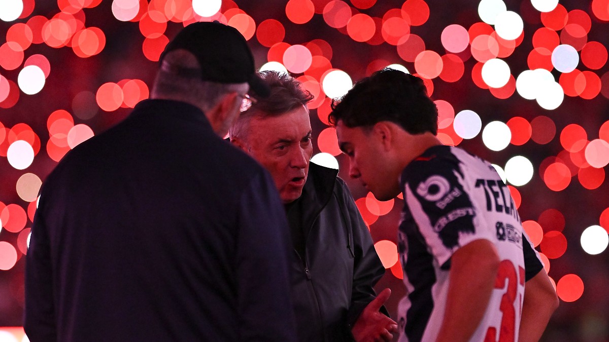 Domènec Torrent en la cuerda floja: Revelaciones de un jugador de Rayados sobre su continuidad