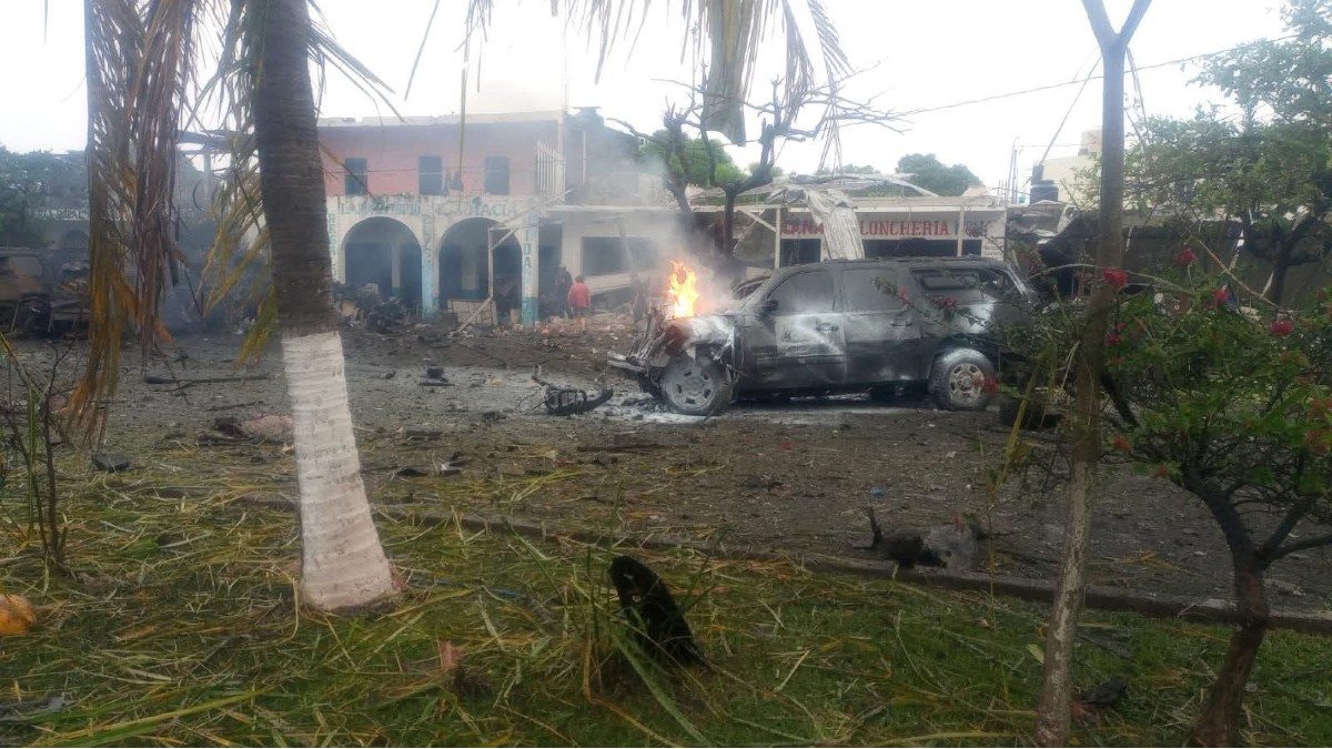 Michoacán: Coche bomba en Coahuayana provoca al menos 2 muertos y 7 heridos críticos, atribuyen ataque al CJNG